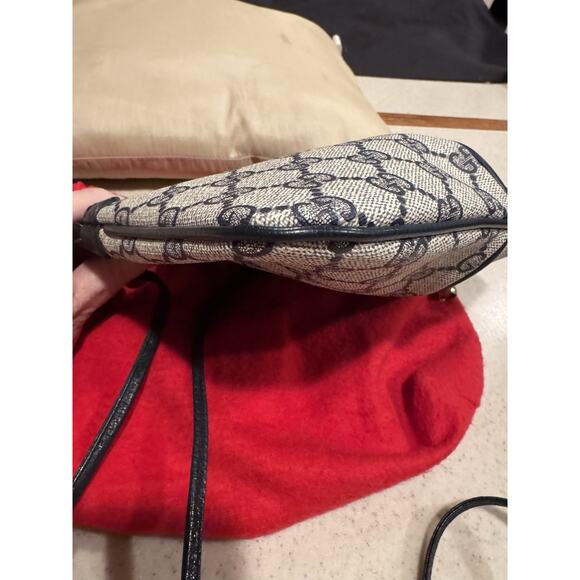 GUCCI Vintage GG Sherry Line Navy Crossbody - Picture 11 of 12